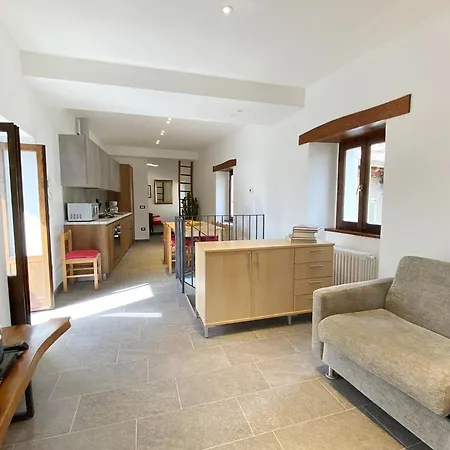 Independent Stone House With View بيت للعطل موسّو