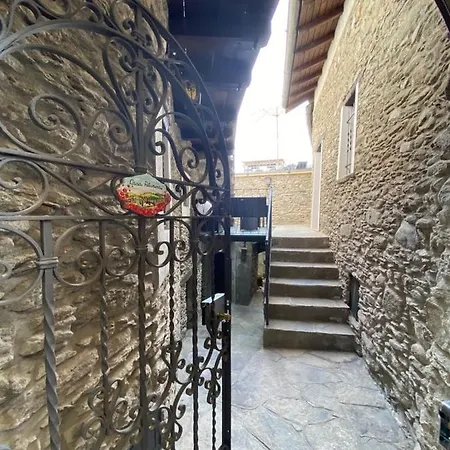 Ferienhaus Independent Stone House With View *